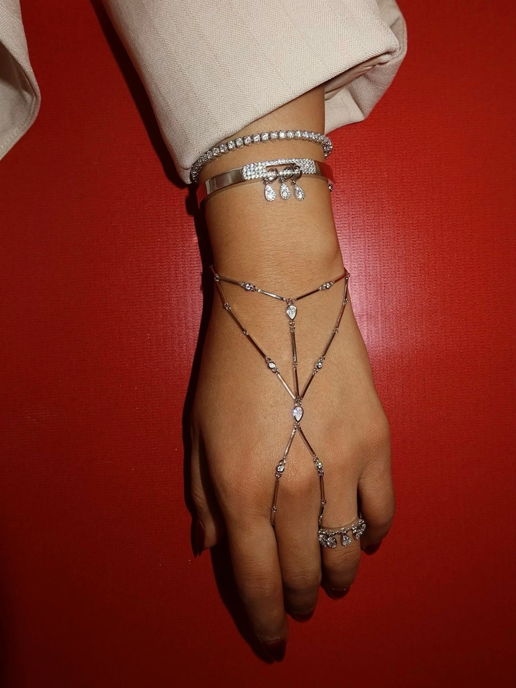 Sagee Signature Hand chain