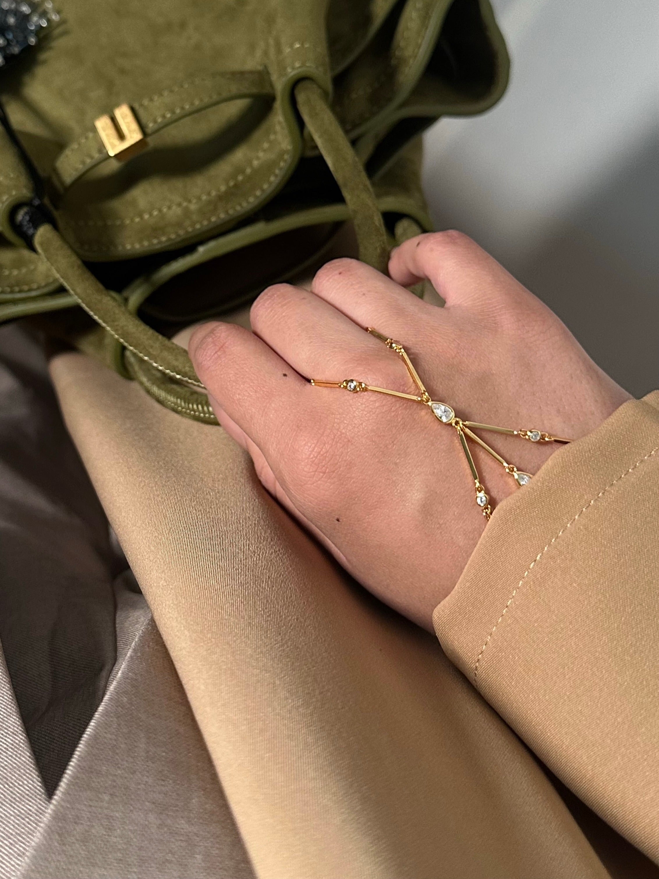 Sagee Signature Hand Chain