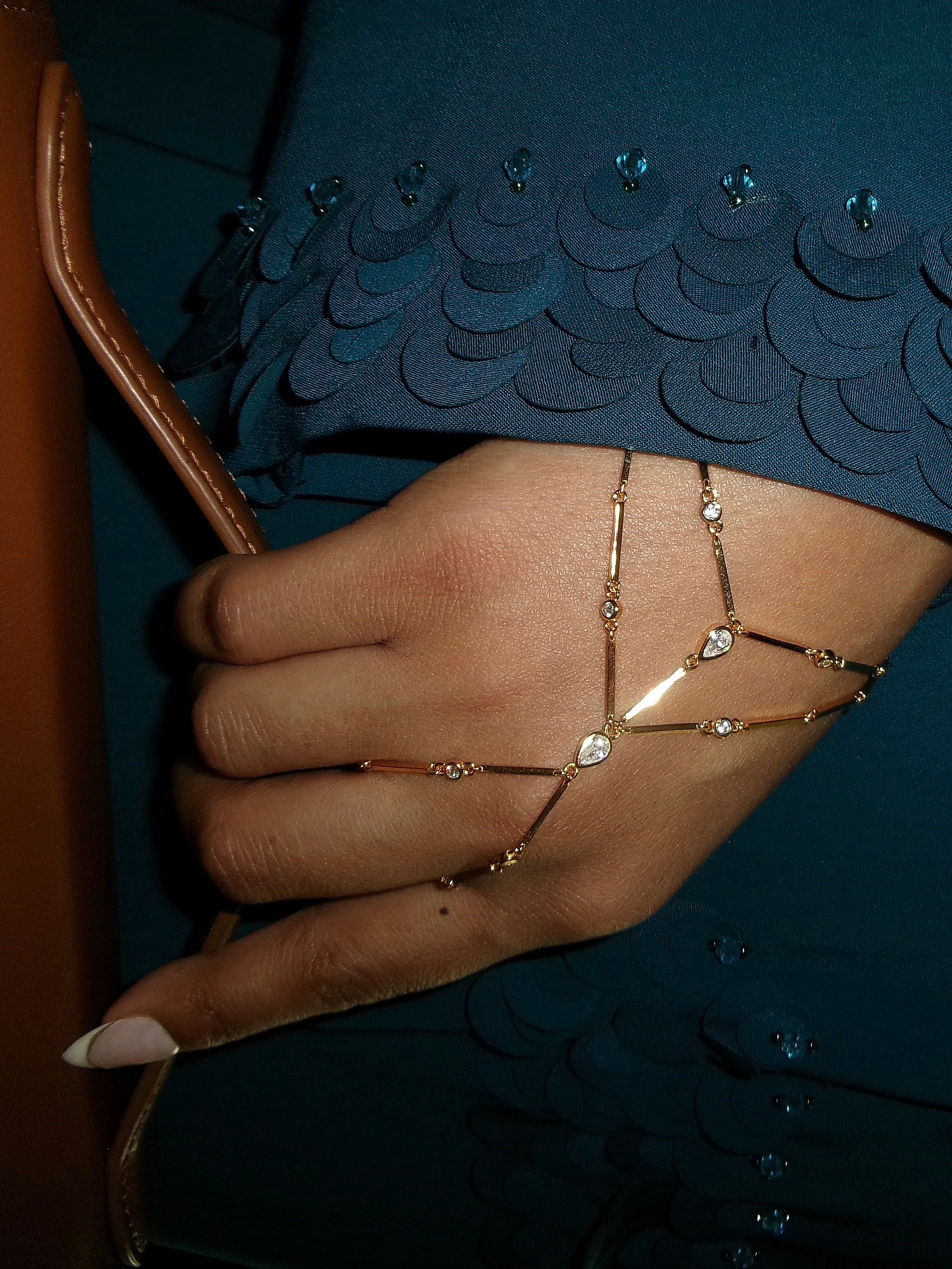 Sagee Signature Hand Chain
