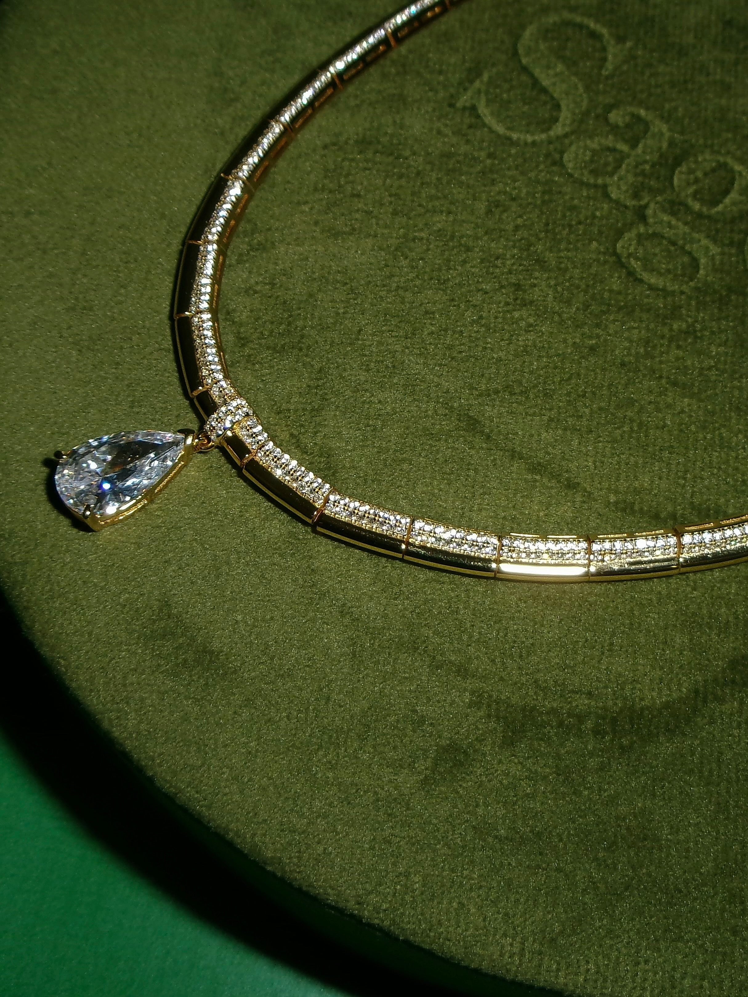 Dancing Pear Choker